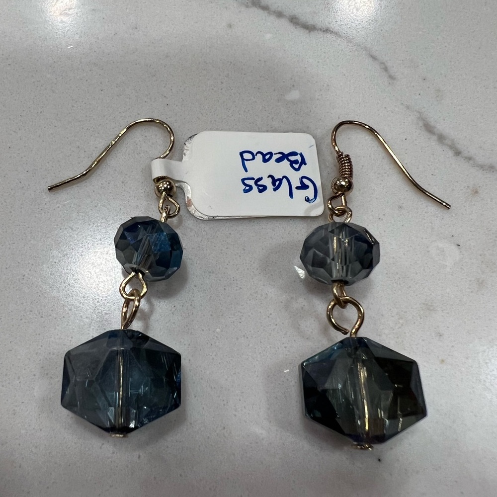 Gray crystal pierced earring